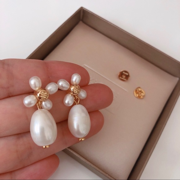 TORY BURCH PEARL CLOVER DROP EARRING - Picture 2 of 6